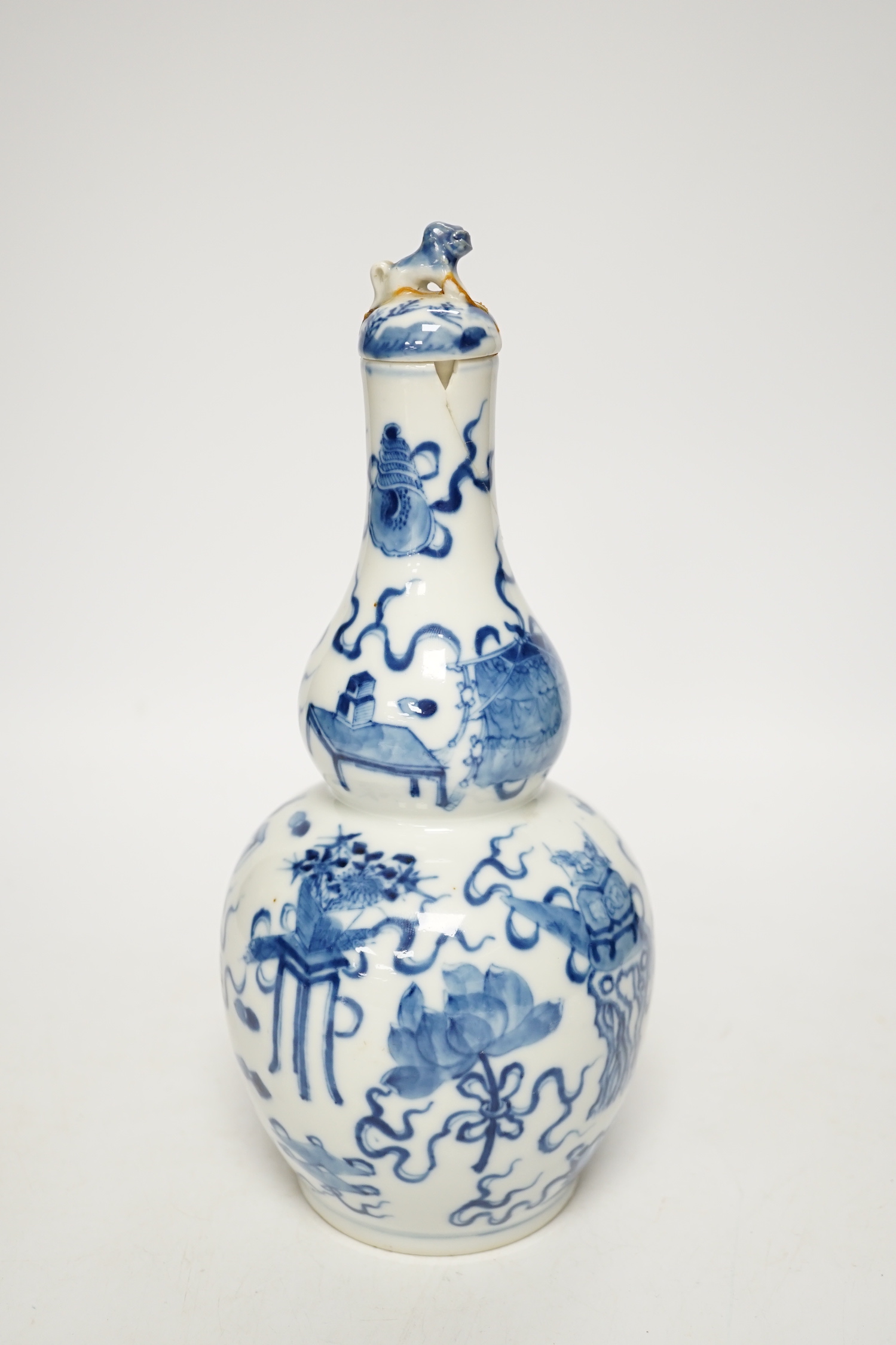 A late 19th century Chinese blue and white double gourd vase and cover 26cm high